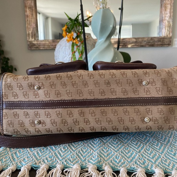 Dooney & Bourke Messenger Bag (Tan) w/Silver Hardware & Shoulder Strap. - Picture 9 of 14